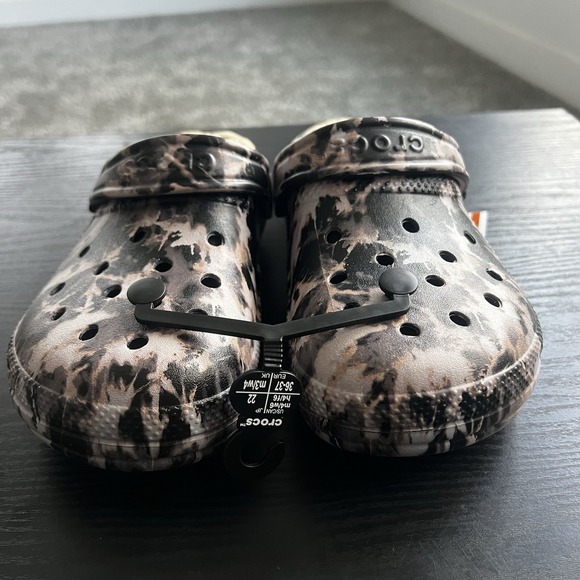 Crocs Mens Classic Lined Bleach Dye Clogs - Black NWT M4/W6 Black And White - Picture 1 of 10